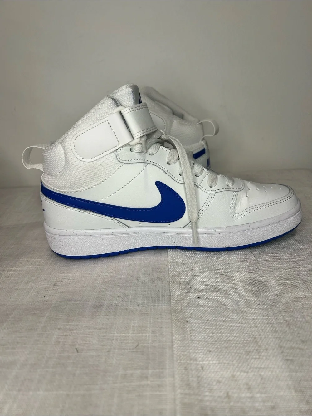 Nike court Burrough mid 2 White and Blue High-Top Sneakers with